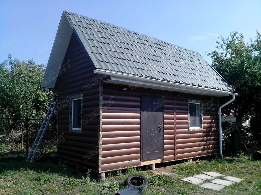 Слайд #1 | Кронштейн трубы Grand Line на дерево, 90мм RAL 9003 сигнальный белый